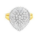 Anillo de racimo ovalado con diamantes redondos y talla baguette de 1 ct. p.t. en oro amarillo de 10K