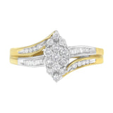 Anillo de racimo con forma de marquesa y brazo dividido con diamantes de 1/2 ct. p.t. en oro amarillo y blanco de 10K