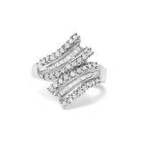 Anillo de cóctel bypass con diamantes de 1/2 ct. p.t. en oro blanco de 10K