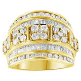 Anillo de cóctel ahusado de varias hileras de canal con diamantes redondos y baguette de 2 ct. p.t. en plata de ley