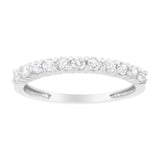 Anillo estilo banda acanalada de garras con diamantes certificados por IGI de 1/2 ct. p.t. en oro blanco de 10K