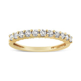 Anillo de boda de banda acanalada de garras con diamantes de 1/2 ct. p.t. certificados por IGI en oro amarillo de 10K
