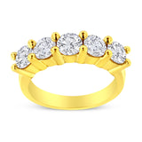 Anillo de boda con 5 diamantes de 2 ct. p.t. de garras compartidas en plata de ley bañada en oro amarillo de 14K