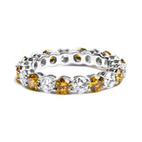 Anillo de eternidad con diamantes blancos y amarillos cultivados en laboratorio de 3 ct. p.t. en oro blanco de 14K