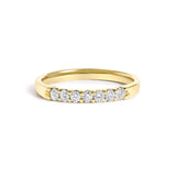 Anillo de banda de 7 piedras con diamantes de 1/10 ct. p.t. en oro de 14K