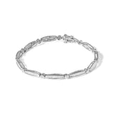 Pulsera tenis de bisel y eslabones cónicos con diamantes brillantes y baguette de 1 1/2 ct. p.t. en oro blanco de 14K