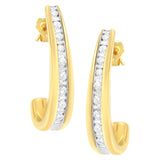 Aretes de aro en J de engaste de canal con diamantes de 1 ct. p.t. en oro amarillo de 10K
