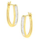 Aretes de aro con engaste invisible y diamantes talla princesa de 1/2 ct. p.t. en oro amarillo de 10K