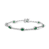 Pulsera de eslabones alternados con esmeralda verde ovalada y diamantes en oro blanco de 10K