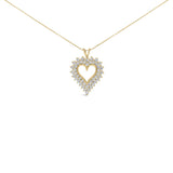 Collar con colgante de corazón en racimo con diamantes redondos de 3 ct. p.t. en plata de ley bañada en oro amarillo de 14K