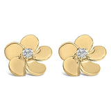 Aretes de botón de pétalos de flor con diamantes cultivados en laboratorio de 1/3 ct. p.t. en oro de 10K