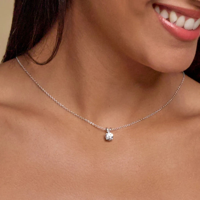 Dije con diamante cultivado en laboratorio de 0.50 CTW en plata bañada en oro de 14K, foto 4