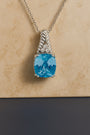 Collar con colgante texturizado de topacio azul y detalle de diamante en plata de ley, foto 5