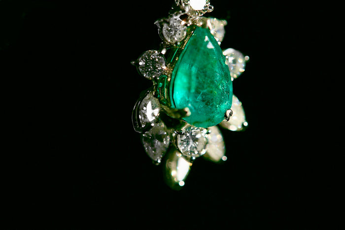 Conjunto de collar, pulsera y aretes con diamantes de 38 ct. p.t. y esmeralda brasileña de 19 3/4 ct. p.t. en platino, foto 7