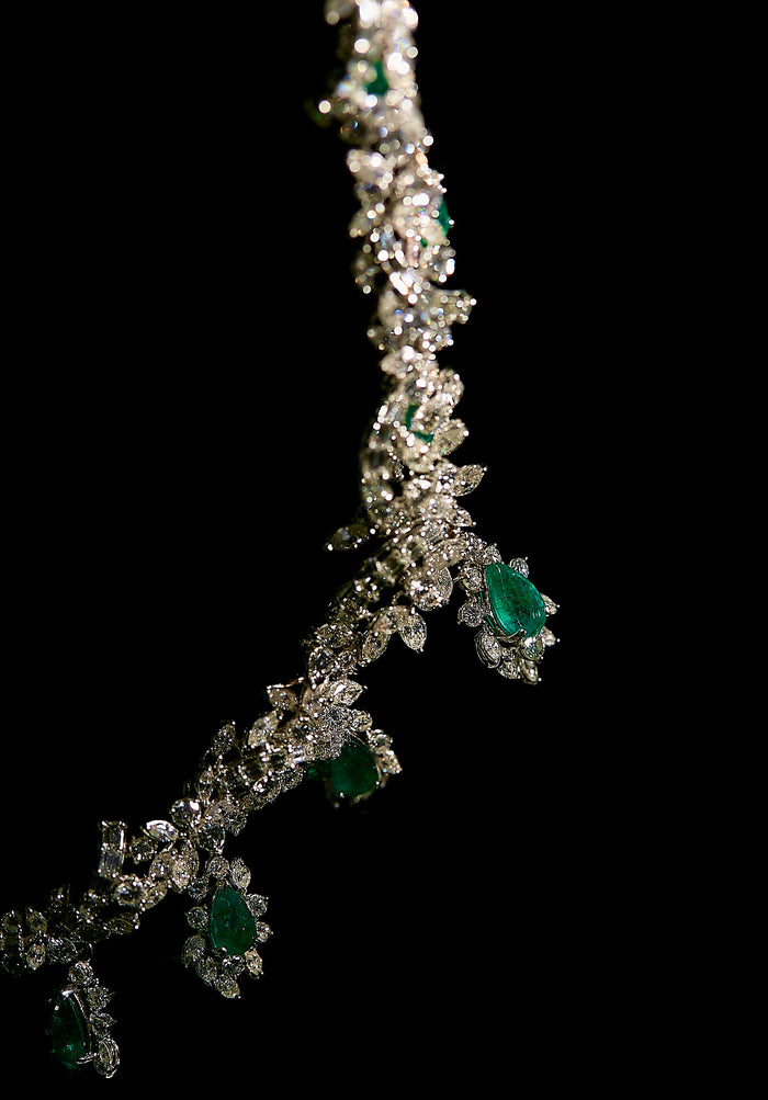 Conjunto de collar, pulsera y aretes con diamantes de 38 ct. p.t. y esmeralda brasileña de 19 3/4 ct. p.t. en platino, foto 8