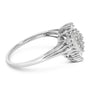 Anillo de cóctel de racimo pavé abovedado en forma de pera con halo y diamantes de 1/2 ct. p.t. en oro blanco de 10K, foto 2