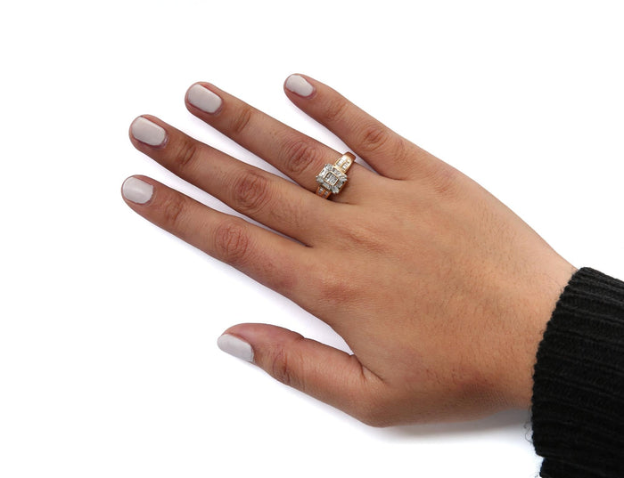 Anillo de racimo y halo con diamantes de 1/2 ct. p.t. en oro amarillo de 10K, foto 3
