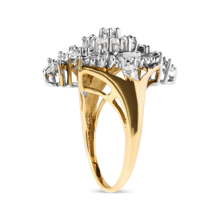 Anillo de racimo y halo en rombo con diamantes redondos y talla baguette de 1 ct. p.t. en oro amarillo de 10K, foto 4