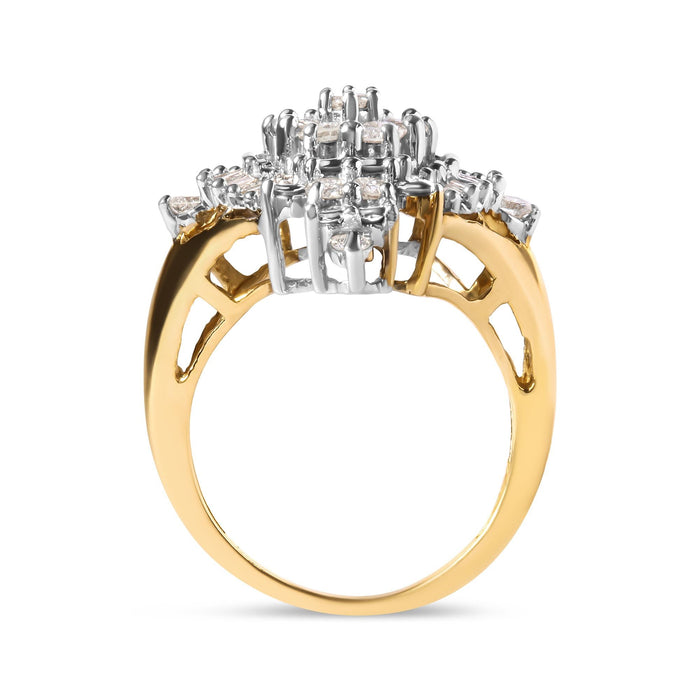 Anillo de racimo y halo en rombo con diamantes redondos y talla baguette de 1 ct. p.t. en oro amarillo de 10K, foto 5