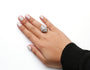 Anillo de racimo y halo en rombo con diamantes redondos y talla baguette de 1 ct. p.t. en oro amarillo de 10K, foto 3