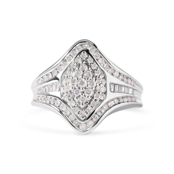 Anillo de racimo con diamantes redondos y talla baguette de 3/4 ct. p.t. en oro blanco de 14K, foto 1