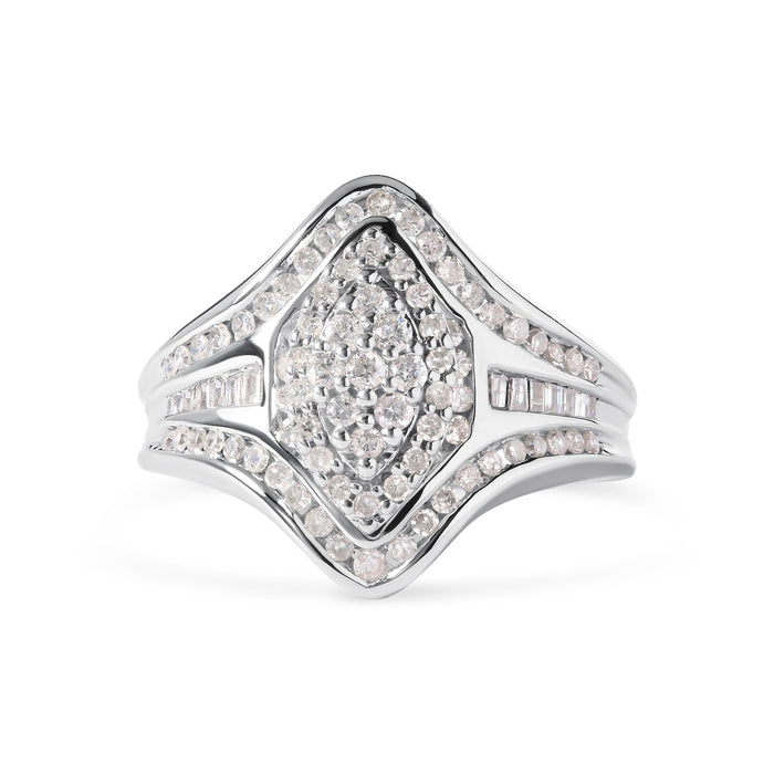 Anillo de racimo con diamantes redondos y talla baguette de 3/4 ct. p.t. en oro blanco de 14K, foto 1