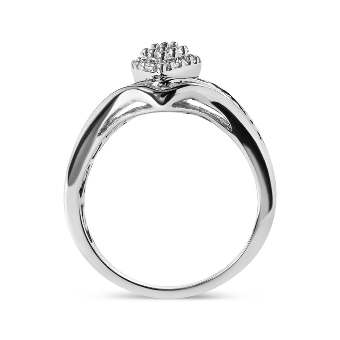 Anillo de racimo con diamantes redondos y talla baguette de 3/4 ct. p.t. en oro blanco de 14K, foto 5