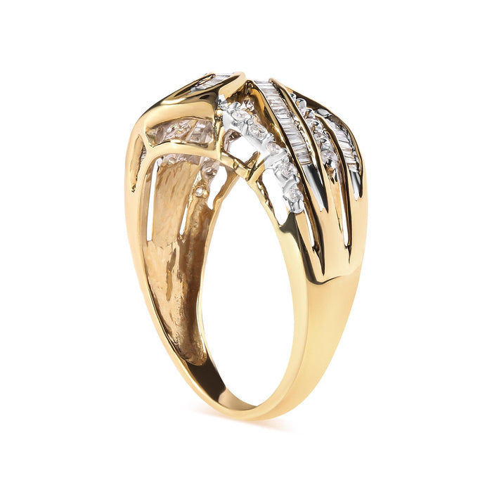 Anillo bypass de espacio abierto con diamantes redondos y talla baguette de 1/2 ct. p.t. en oro amarillo de 10K, foto 5
