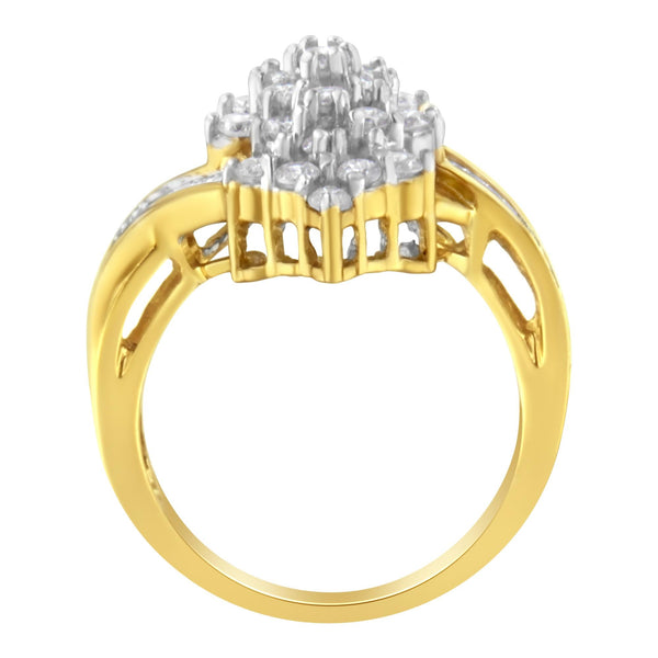 Anillo de racimo con diamantes redondos y talla baguette de 1 1/10 ct. p.t. en oro amarillo de 10K, foto 2