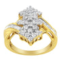 Anillo de racimo con diamantes redondos y talla baguette de 1 1/10 ct. p.t. en oro amarillo de 10K, foto 4