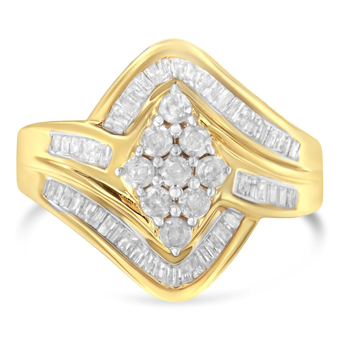 Anillo de racimo cruzado con diamantes de 1 ct. p.t. en oro amarillo de 10K sobre plata de ley, color I-J, claridad I2-I3, foto 4