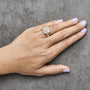 Anillo de cóctel de racimo cuadrado con diamantes de 1/2 ct. p.t. en oro amarillo de 10K, foto 3