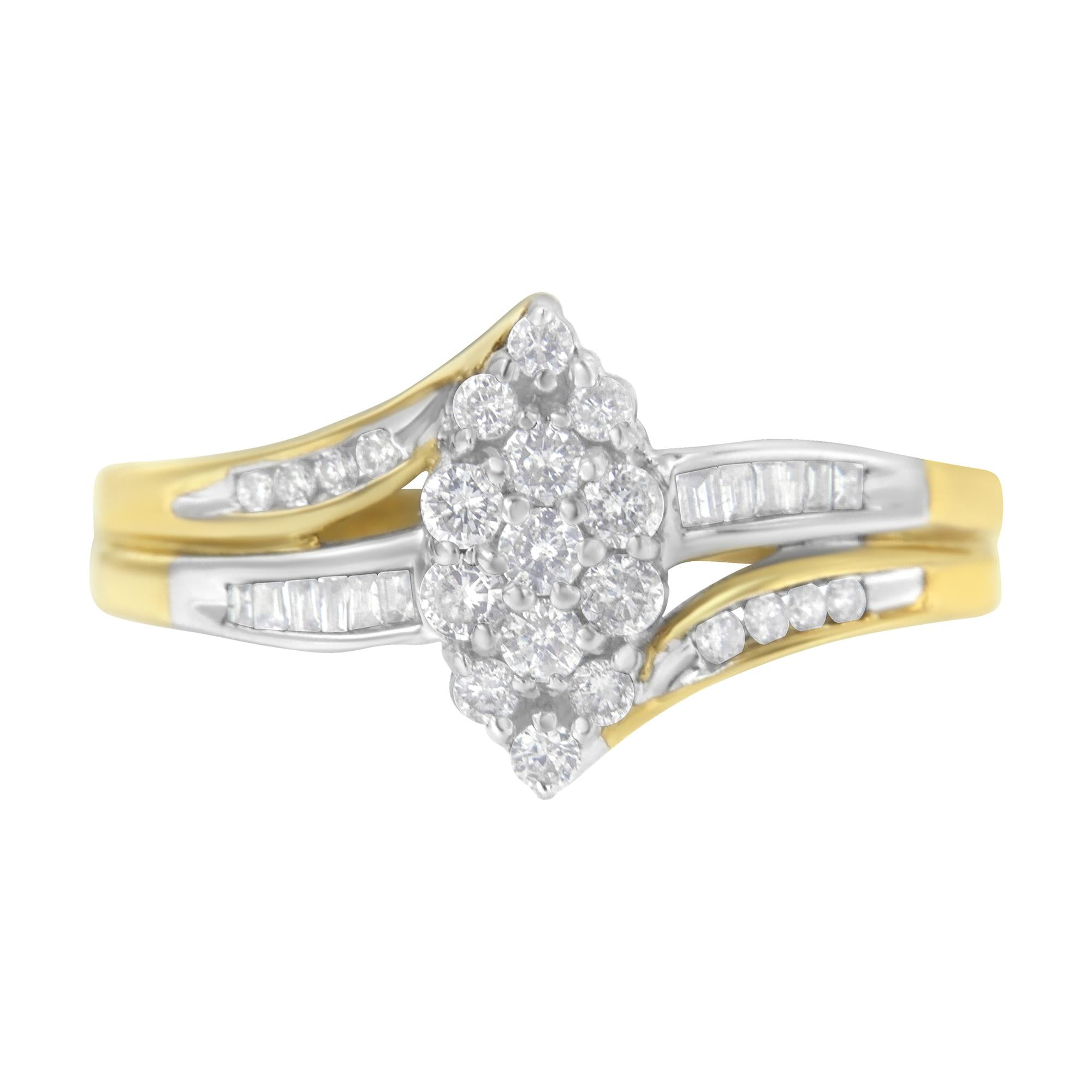 Anillo de racimo con forma de marquesa y brazo dividido con diamantes de 1/2 ct. p.t. en oro amarillo y blanco de 10K, foto 1