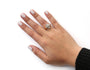 Anillo con cabeza de rombo y halo con diamantes redondos y talla baguette de 1/2 ct. p.t. en oro amarillo de 10K, foto 3