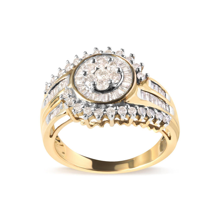 Anillo de banda en remolino de racimo con diamantes redondos y baguette de 1 ct. p.t. en oro amarillo de 10K, foto 1