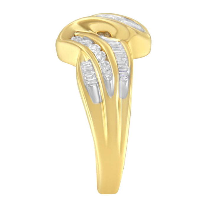 Anillo bypass de doble aro de canal con diamantes redondos y baguette de 3/4 ct. p.t. en oro amarillo de 10K, foto 6