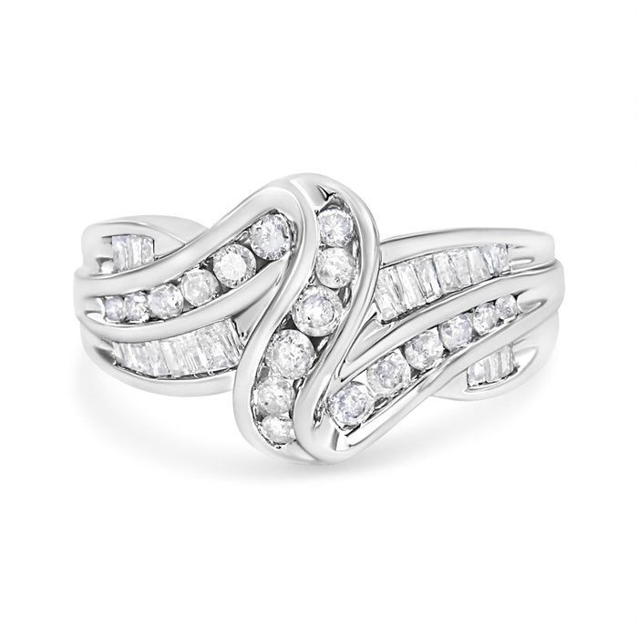 Anillo bypass con diamantes talla redonda de 3/4 ct. p.t. en oro blanco de 10K, foto 2