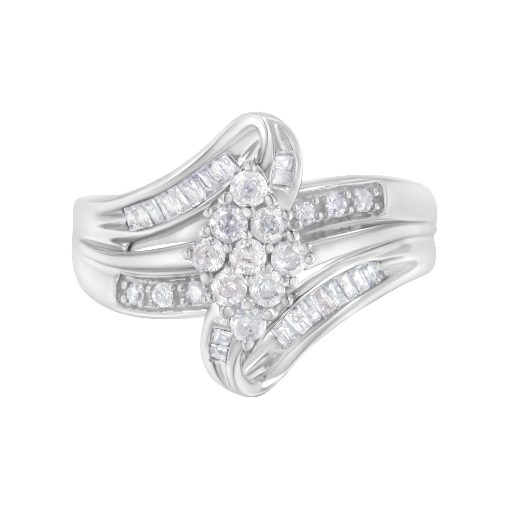 Anillo de racimo con diamantes de 1/2 ct. p.t. en oro blanco de 10K, foto 1