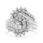 Anillo de cóctel bypass en forma de S con diamantes redondos y baguette de 1/2 ct. p.t. en oro blanco de 10K, foto 1