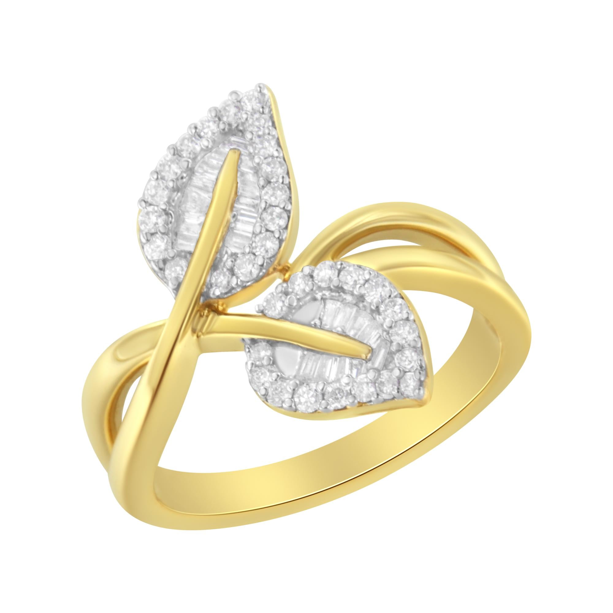 Anillo de cóctel de hoja con diamantes redondos y baguette de 3/8 ct. p.t. en oro amarillo de 10K, foto 1