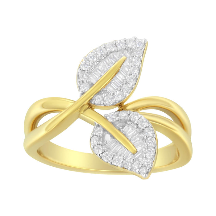 Anillo de cóctel de hoja con diamantes redondos y baguette de 3/8 ct. p.t. en oro amarillo de 10K, foto 2
