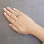 Anillo cruzado de triple hoja con diamantes de 3/8 ct. p.t. en plata de ley bañada en oro amarillo y blanco de 18K, foto 3