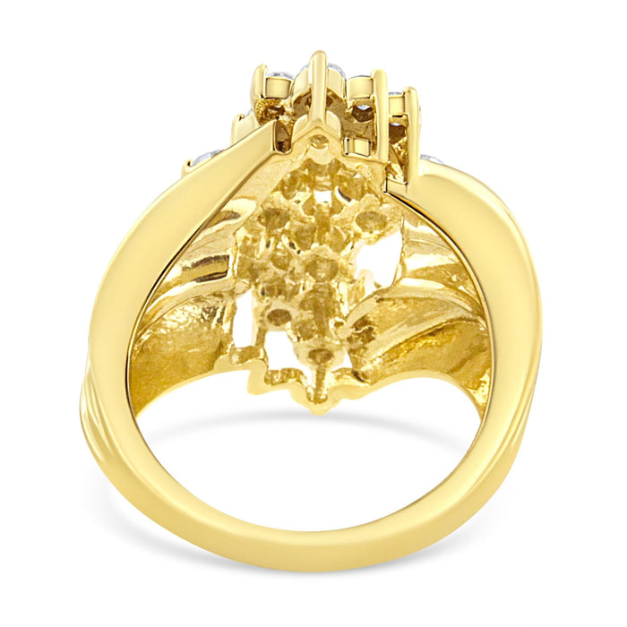 Anillo de cóctel de racimo con vástago cónico y diamantes de 1 1/2 ct. p.t. en oro amarillo de 10K, foto 4