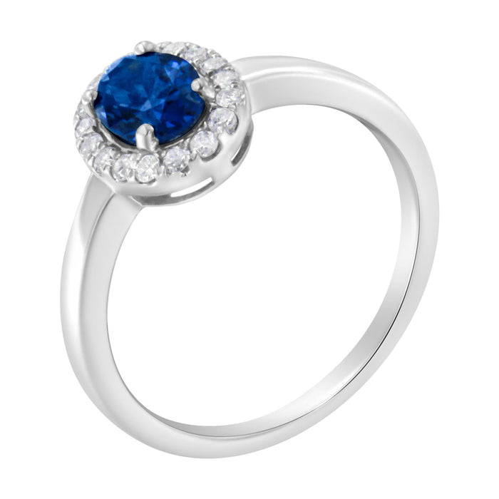 Anillo de cóctel con halo, diamantes redondos de 1/5 ct. p.t. y piedra de garras de 7 mm en oro blanco de 10K, foto 4