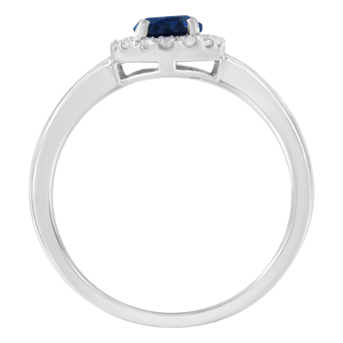 Anillo de cóctel con halo, diamantes redondos de 1/5 ct. p.t. y piedra de garras de 7 mm en oro blanco de 10K, foto 5