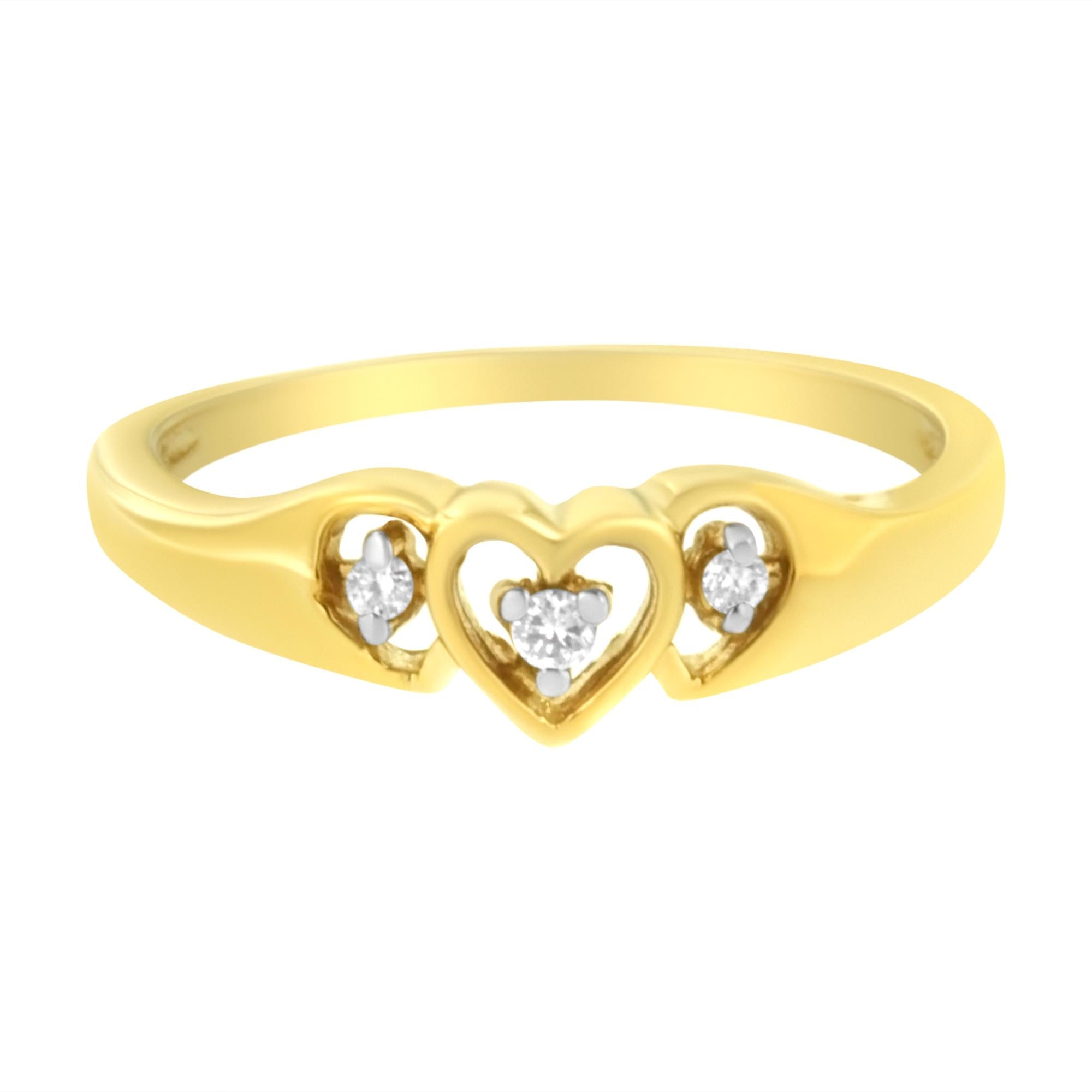 Anillo de triple corazón con diamantes de 1/20 ct. p.t. en oro amarillo de 10K, foto 1