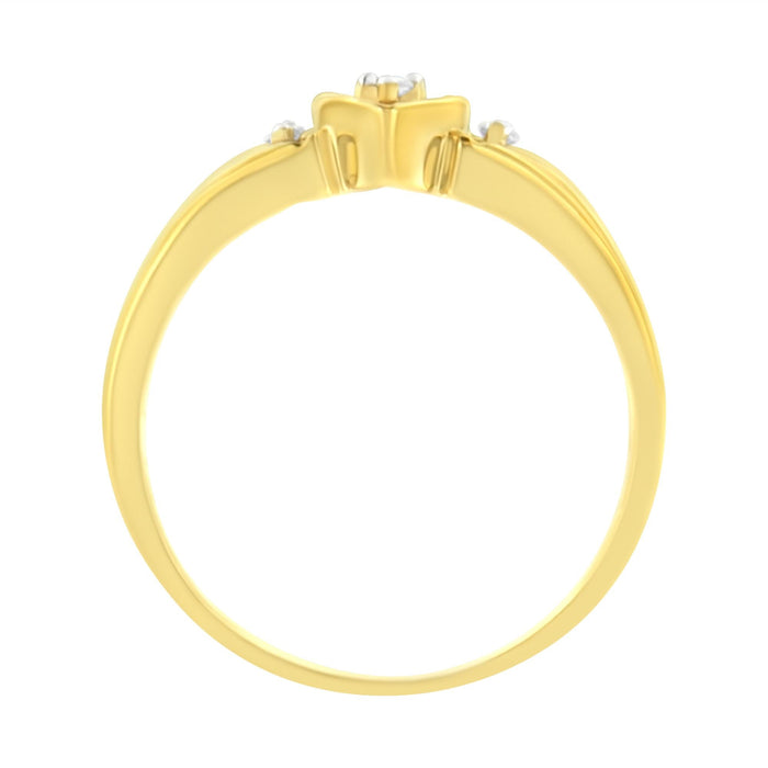 Anillo de triple corazón con diamantes de 1/20 ct. p.t. en oro amarillo de 10K, foto 5