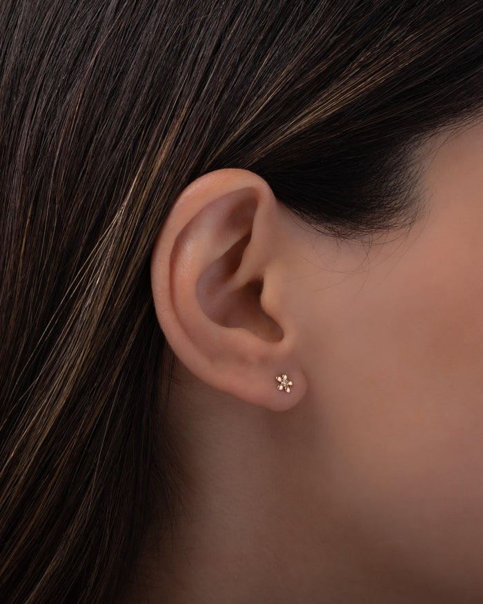 Aretes de botón mini de flor con diamantes en oro de 14K, foto 3