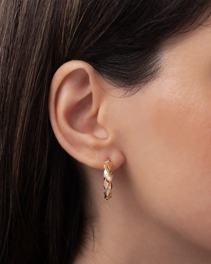 Aretes de aro con borde torcido en oro de 14K, foto 3