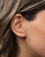 Arete de botón diminuto de herradura en oro de 14K, foto 2